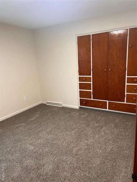 Building Photo - 1136 W Rowland St