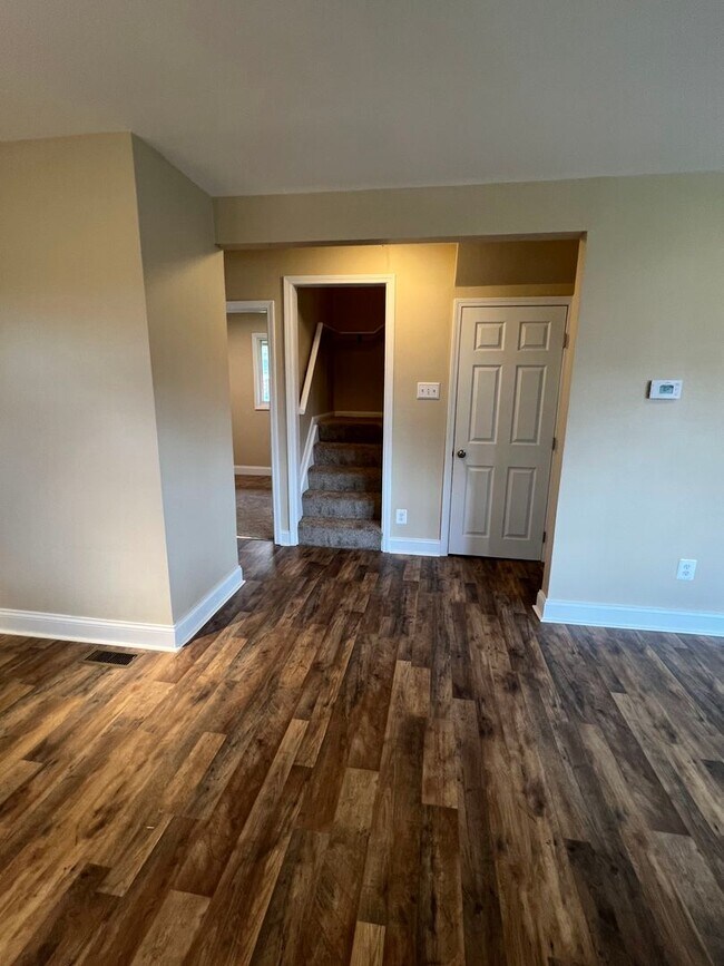 Building Photo - 4 Bed/1 Bath Home in Penn Hills-Completely...