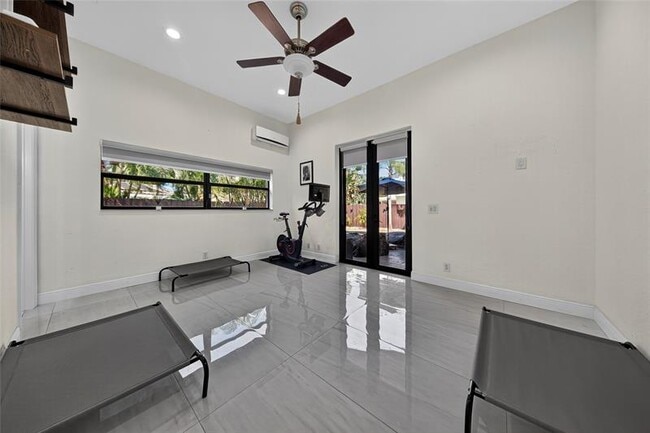 Building Photo - 2211 NE 43rd St