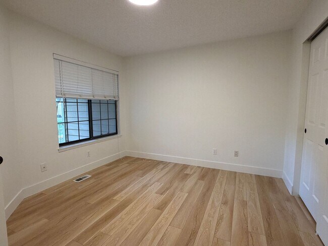 Building Photo - 4799 White Rock Cir