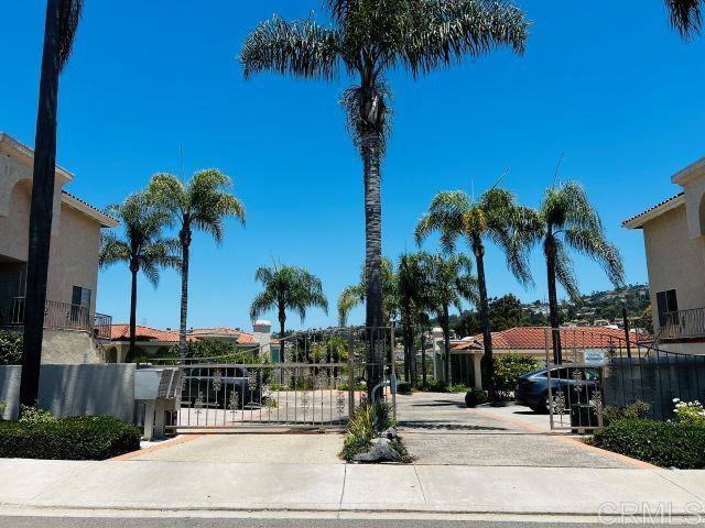 Building Photo - 2520 Navarra Dr