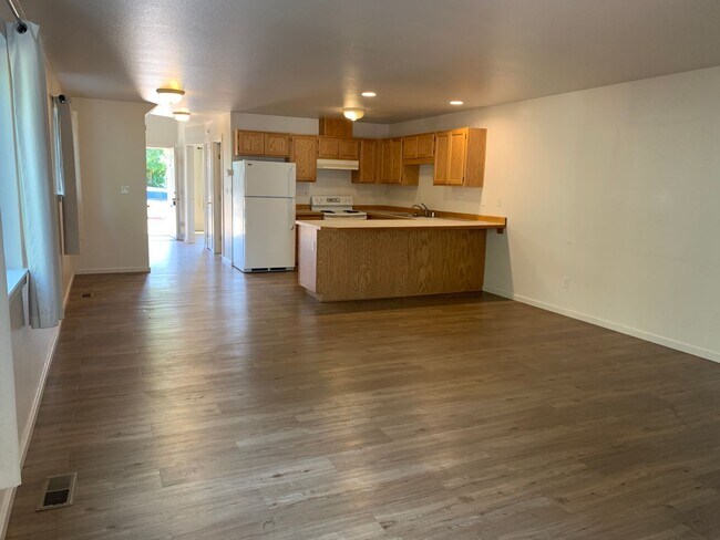 Building Photo - 2907 Duplex