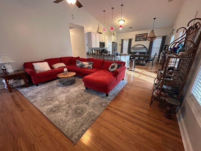 Building Photo - 1846 Camelot Dr SW
