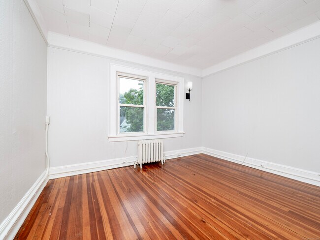 Building Photo - 33 Seaview Ave