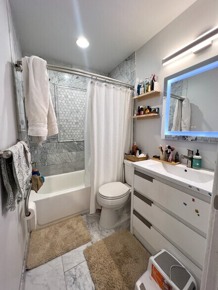 Building Photo - 3236 Garfield Ave