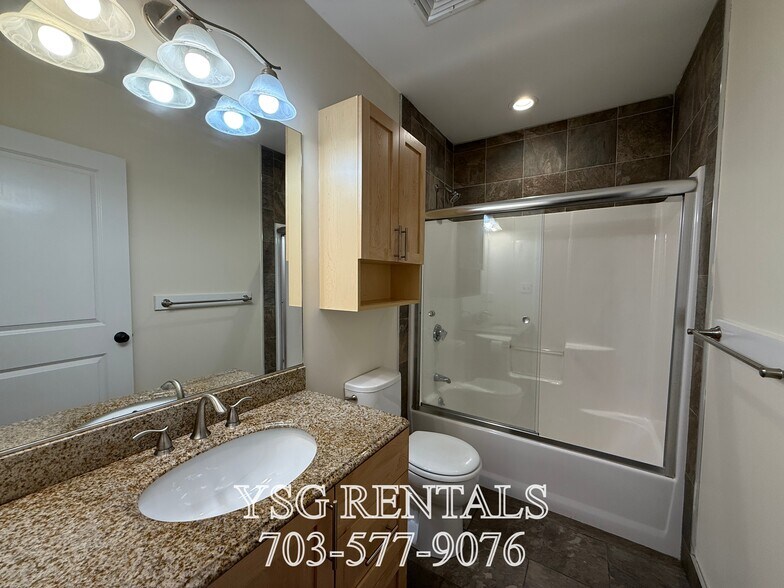 Building Photo - 24 Sunset St