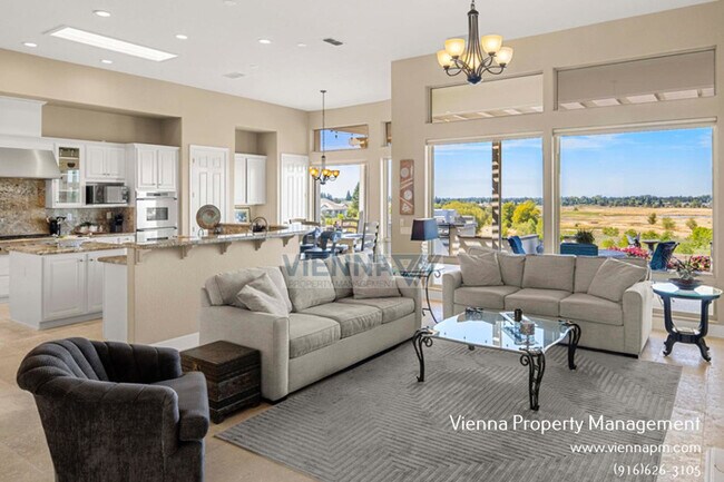 Building Photo - 1550 Summerhill Ln