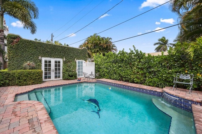 Building Photo - 605 Sunset Rd