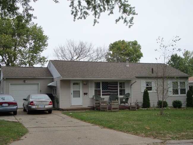 Building Photo - 4Bed 2 Bath House