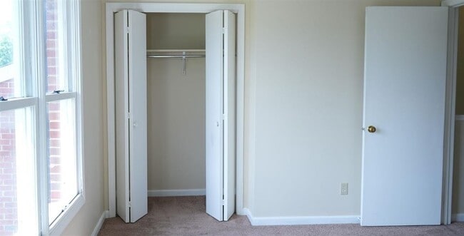 Building Photo - 832 Vine St