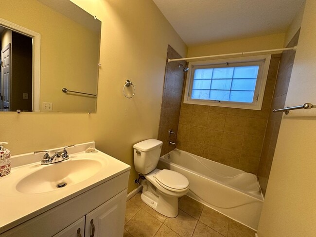 Building Photo - Updated 5-BR, 2-BA Apartment by the U of M Available!