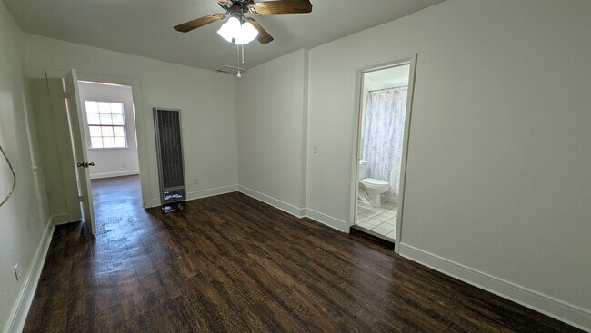 Building Photo - 317 1/2 W Dill