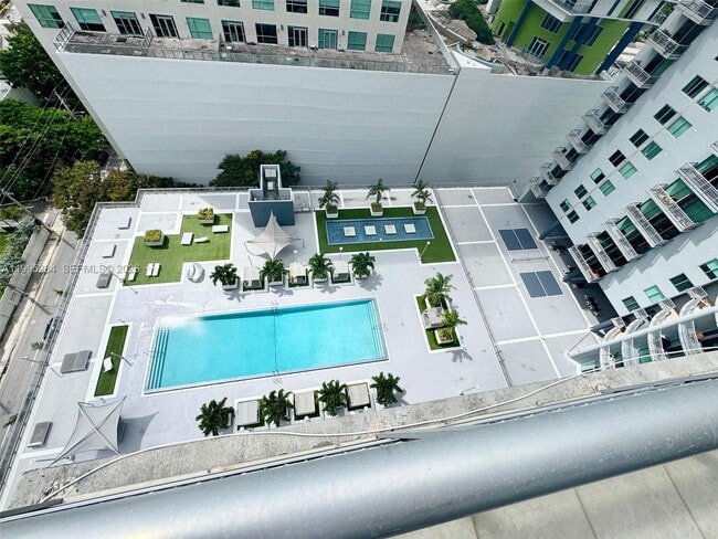 Building Photo - 690 SW 1st Ct