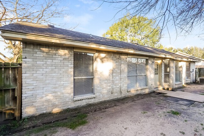 Building Photo - 7622 Millbrae Ln