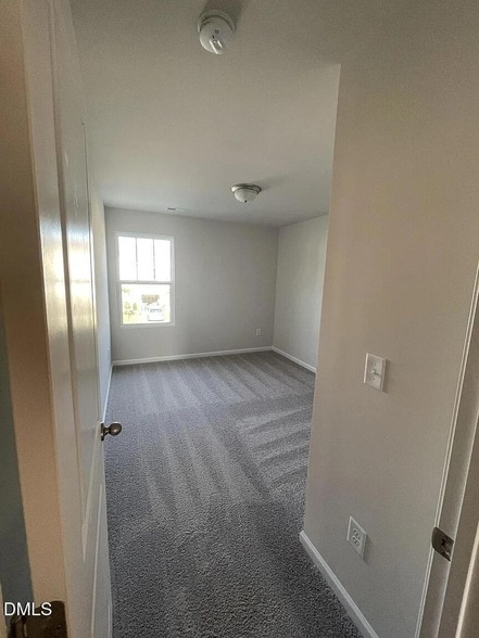 Building Photo - 930 Field Ivy Dr