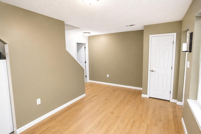 Building Photo - 501 Emily Ln