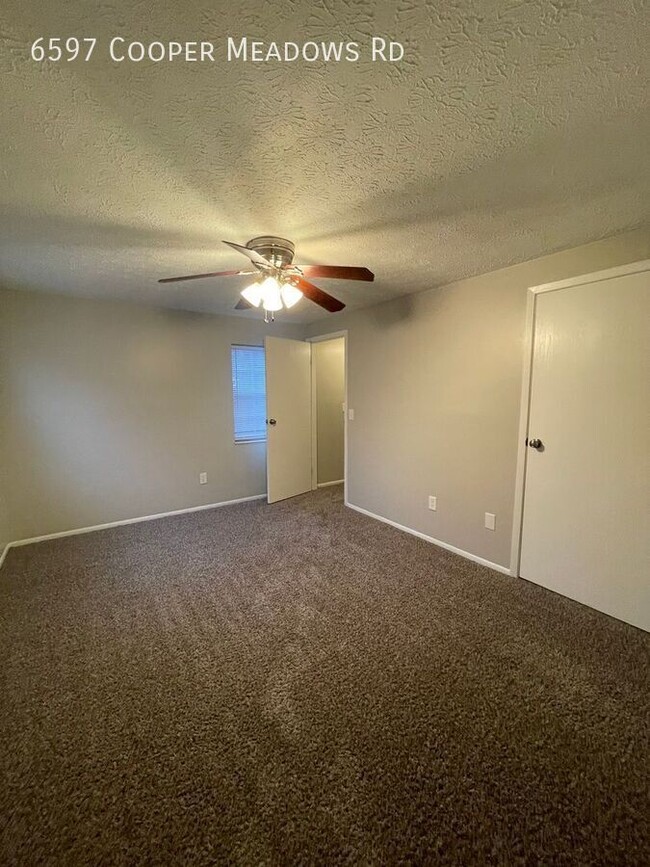 Building Photo - 2 Bed 2.5 Bath - Updated, Scenic, Convenient