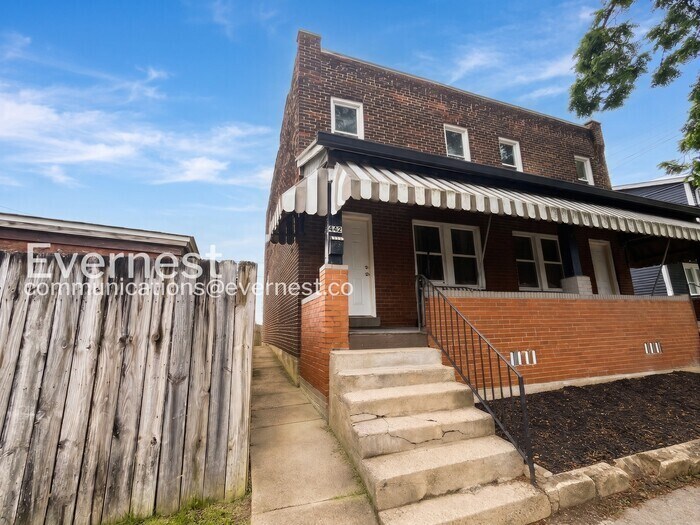 Building Photo - 444 E Woodrow Ave