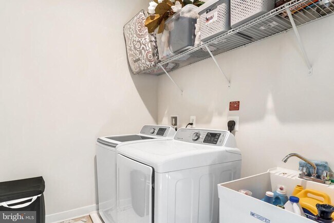 Building Photo - 131 Burkwood Ter