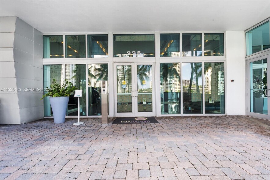 Building Photo - 335 S Biscayne Blvd
