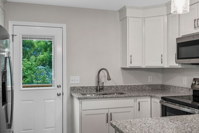 Building Photo - 1217 Dodd St