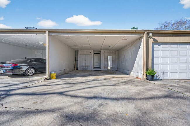 Building Photo - 5530 Holly St