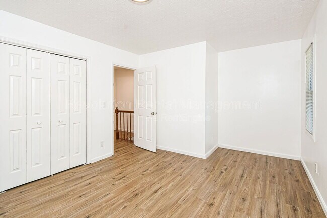 Building Photo - 1301 Sweet Pine Dr