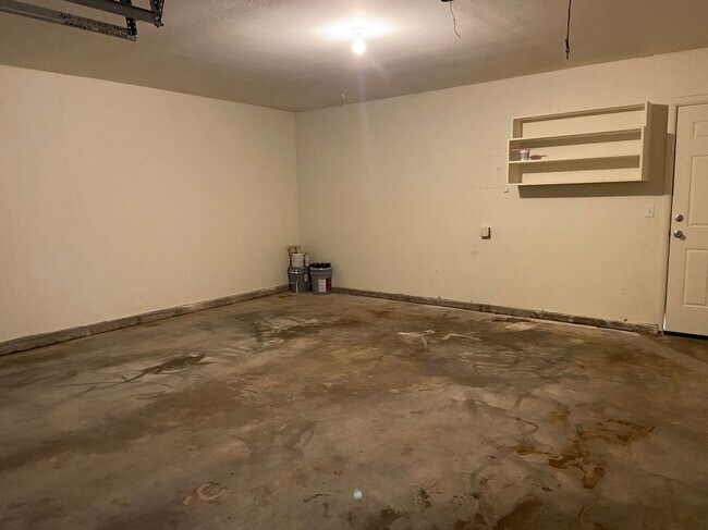 Building Photo - 121 N Montebella Terrace