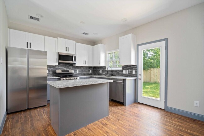 Building Photo - 4506 Mayflower St