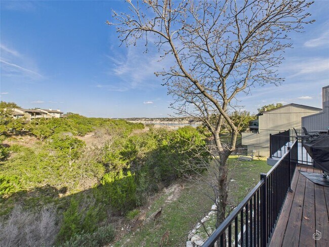 Building Photo - 121 Comanche Dr
