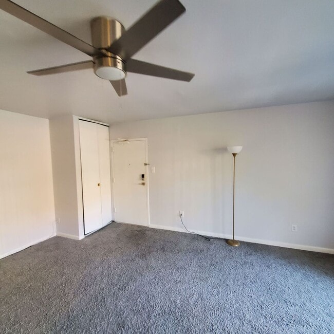 Building Photo - Two Bedroom Apartment Available At Barracks West