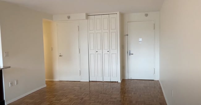 Building Photo - 2-Bed/1.5 Bath Apt in Pet-Friendly Complex; Pet Friendly! Ideal Location in Brookline