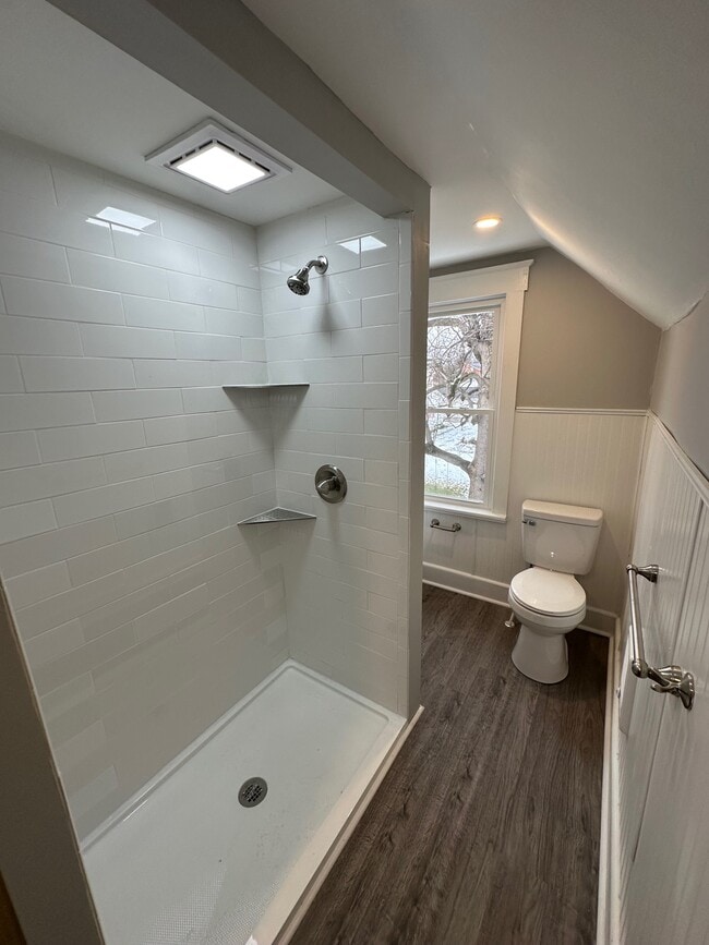 Building Photo - 115 Carpenter St