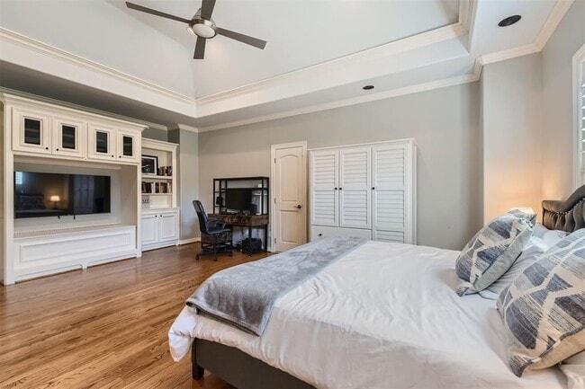 Building Photo - 2390 W 8th St