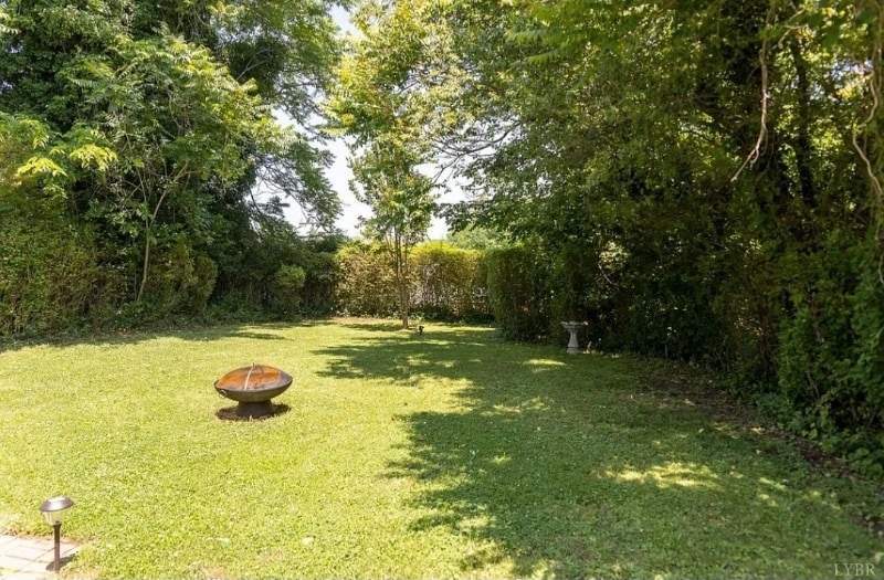 Building Photo - 614 Norwood St