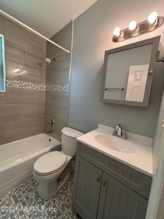 Building Photo - 2500 Congaree Dr W