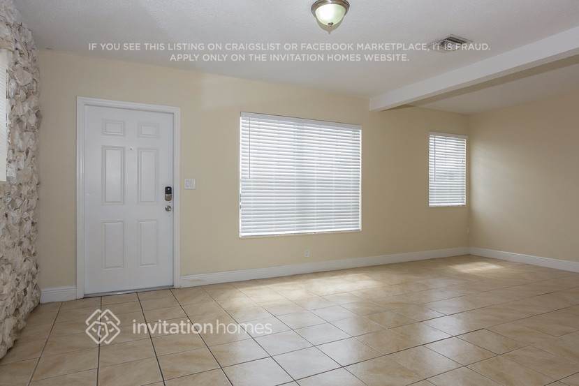 Building Photo - 810 N 69th Ave