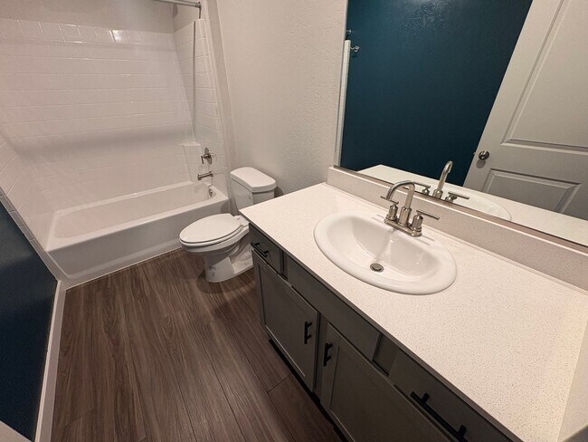 Building Photo - Beautiful Home for rent in Hanford, Ca