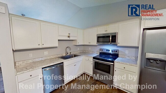 Building Photo - 3 BD/2 BA Home w/Attached Garage, Large Fenced Yard and Easy Access to Camp Lejeune