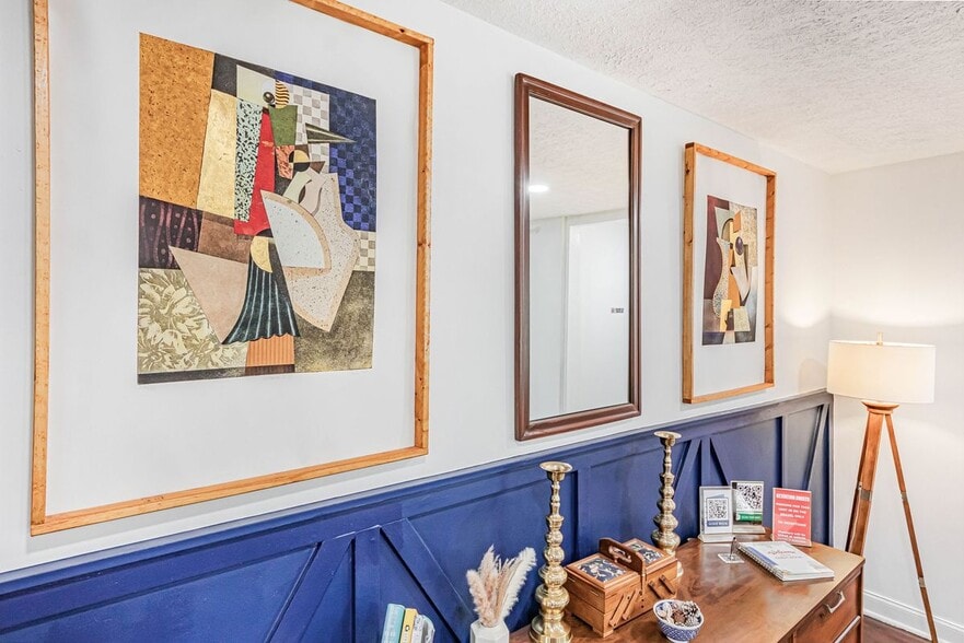 Building Photo - 2100 Cascade Rd