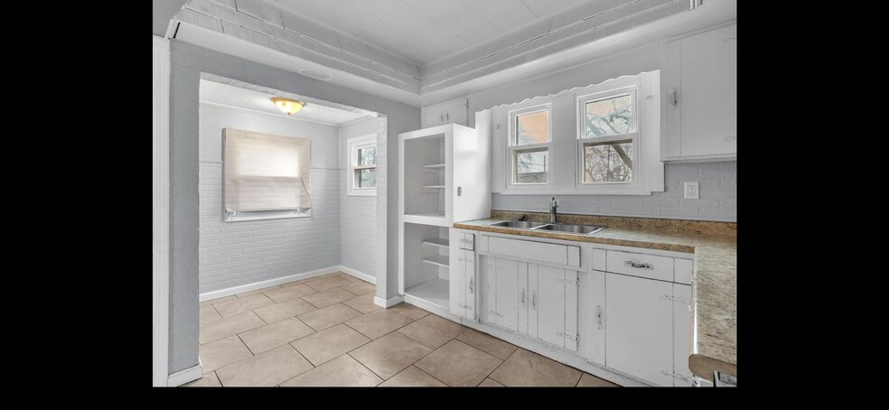 Building Photo - 925 Cherry St