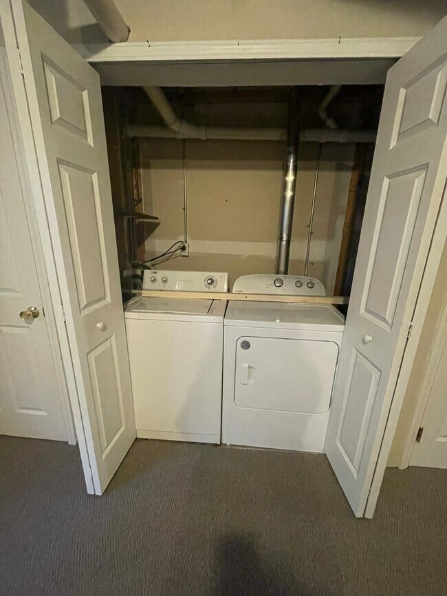 Building Photo - 230/232 Brookridge Ct.