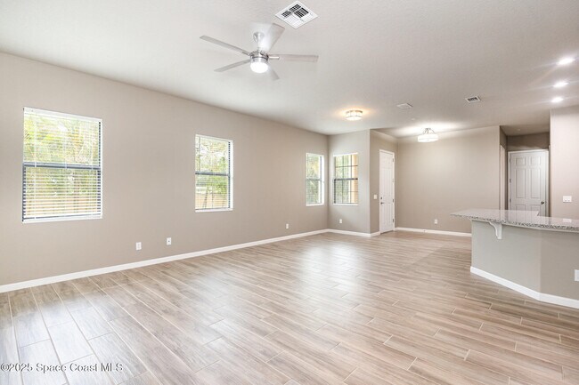 Building Photo - 735 Lanai Cir