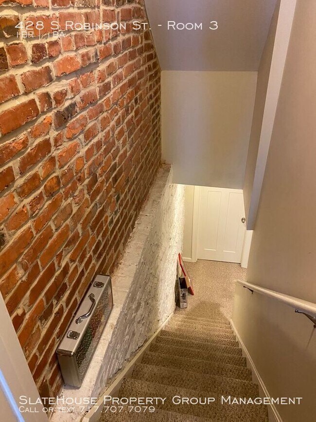 Building Photo - Room for Rent