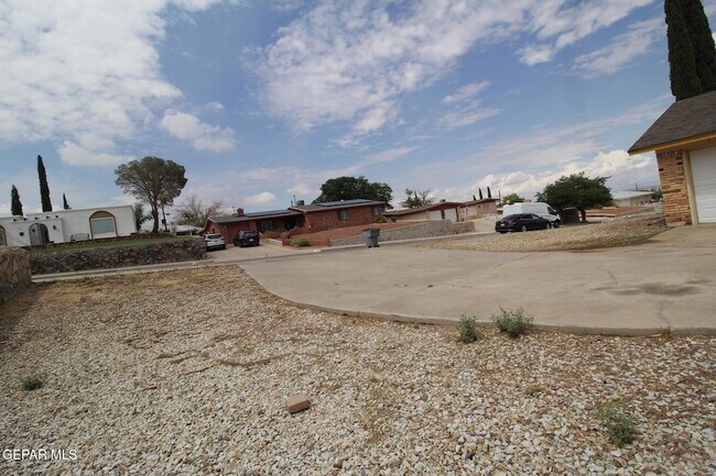 Building Photo - 3406 Moonlight Ave