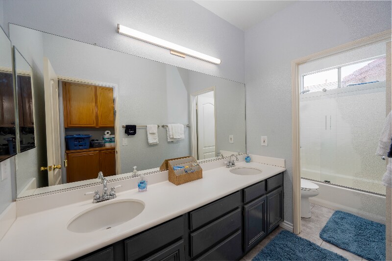 Building Photo - 4760 Sandalwood Way