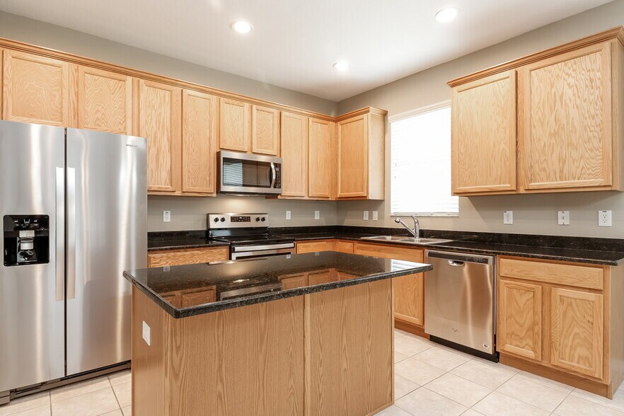 Building Photo - 75 Fairmont Dr