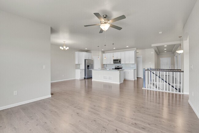 Building Photo - $2,895.00 - $500 OFF First Month's Rent - ...