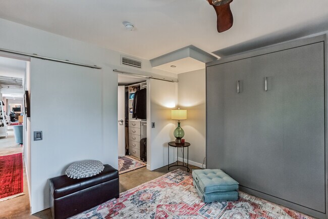 Building Photo - 1115 S Alamo St