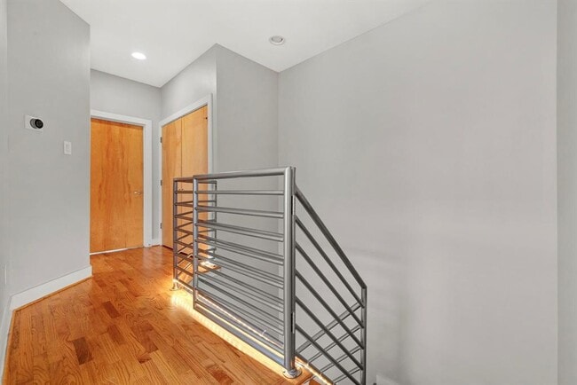 Building Photo - 1410 Knox St